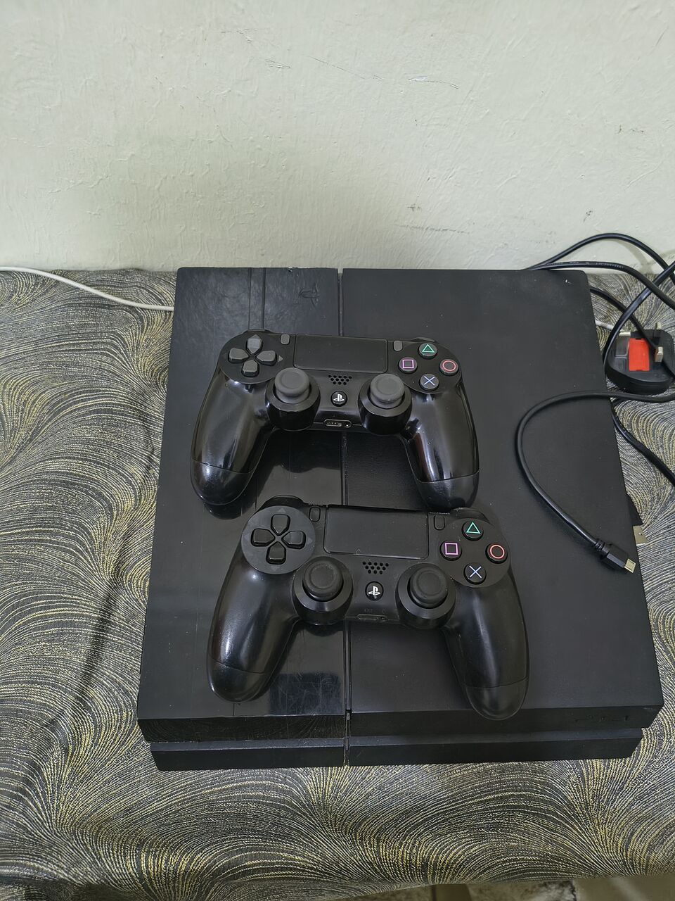 Riyadh, Mobile Phones, SAR 700,  Play Station 4