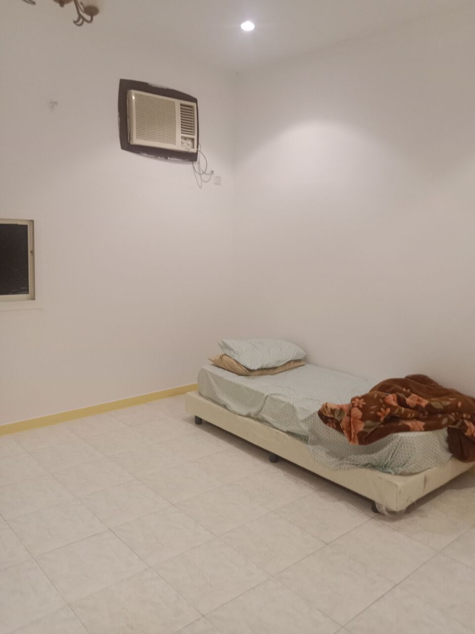 Jeddah, Apartments, Flats, Houses & Villas, SR 1000/month,  1 BR,  1. Room. Semi Furnished. Kitchen Sharing.