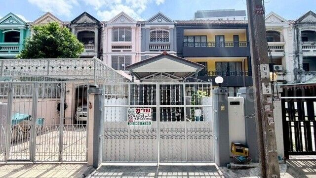 Bangkok, Real Estate For Sale, THB 2890000,  4 BR,  25 Sq. Feet,  Reduced Price, 3-story Townhouse, Renovated, Ready To Move In, Soi Rewadee 12, Near MRT