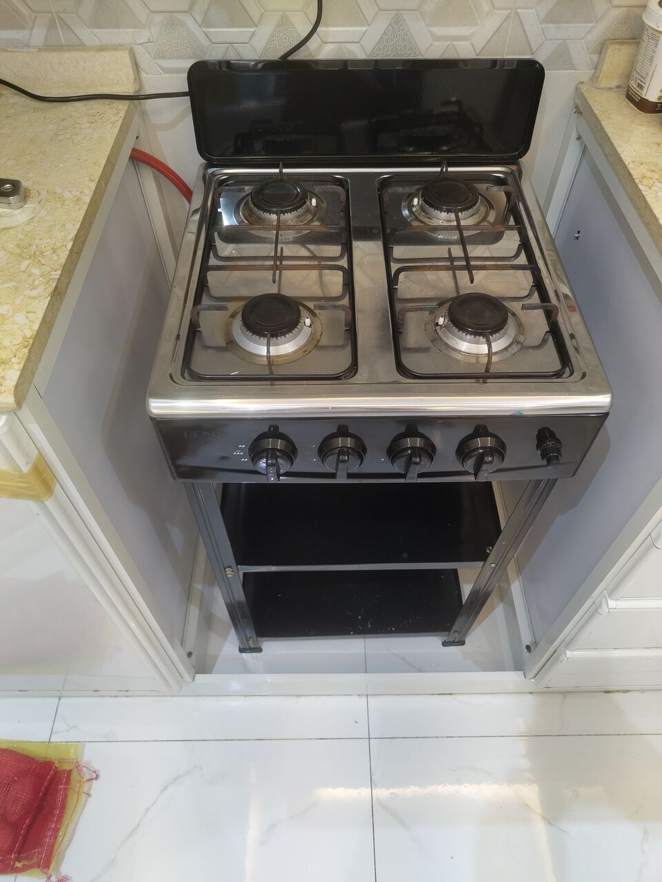 Jeddah, Household Items, SAR 900,  Hosehold Items For Sell, Fridge, Washing Machine, Gas Stove (with Integrated Shelf) , Cyli