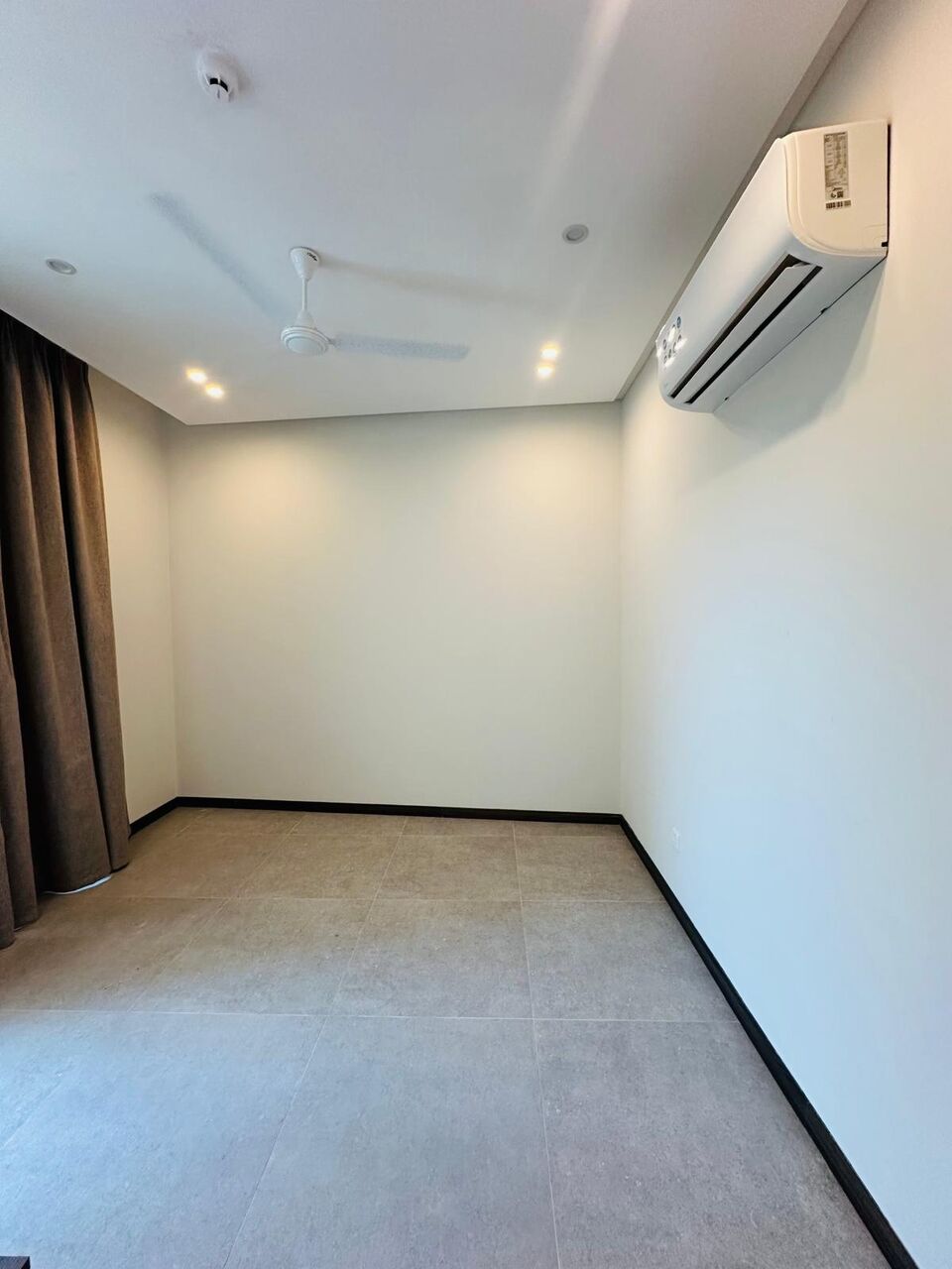 Juffair, Apartments, Flats, Houses & Villas, BHD 240/year,  2 BR,  Apartment For Rent In Juffair Semi Furnished 1bhk