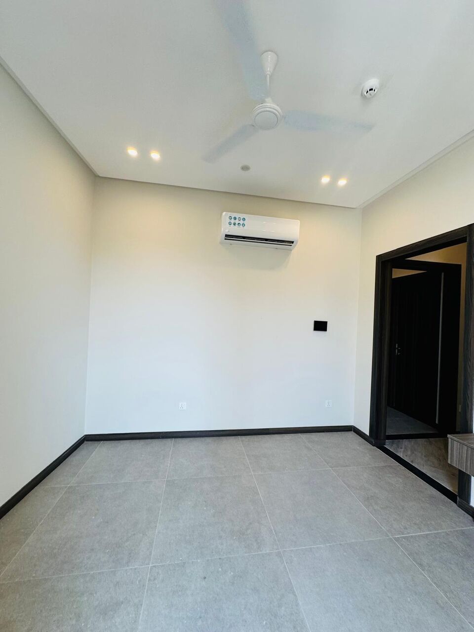 Juffair, Apartments, Flats, Houses & Villas, BHD 240/year,  2 BR,  Apartment For Rent In Juffair Semi Furnished 1bhk