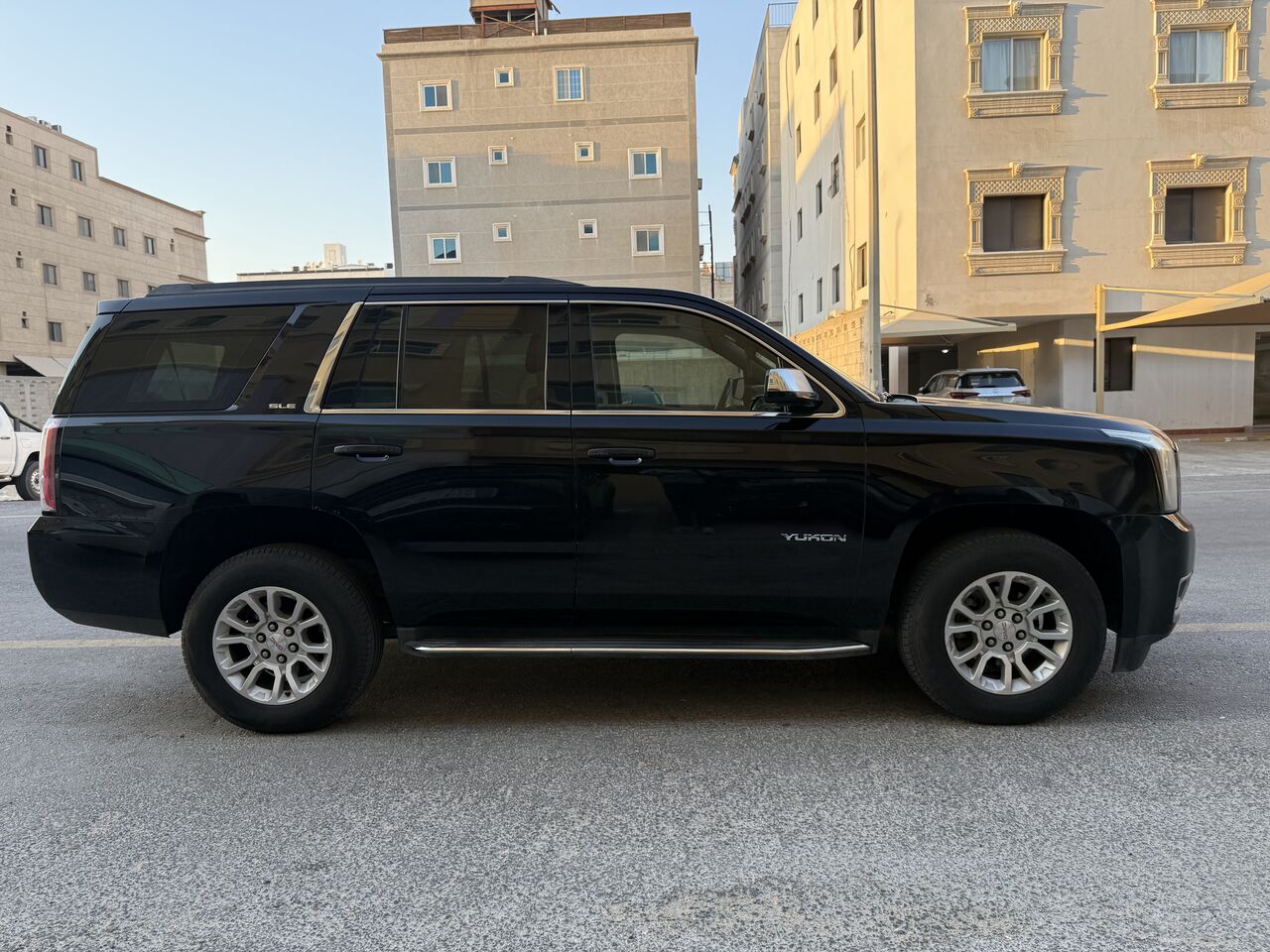  , SAR 98000,  Gmc Yukon,  2017,  Automatic,  218000 KM,, 4