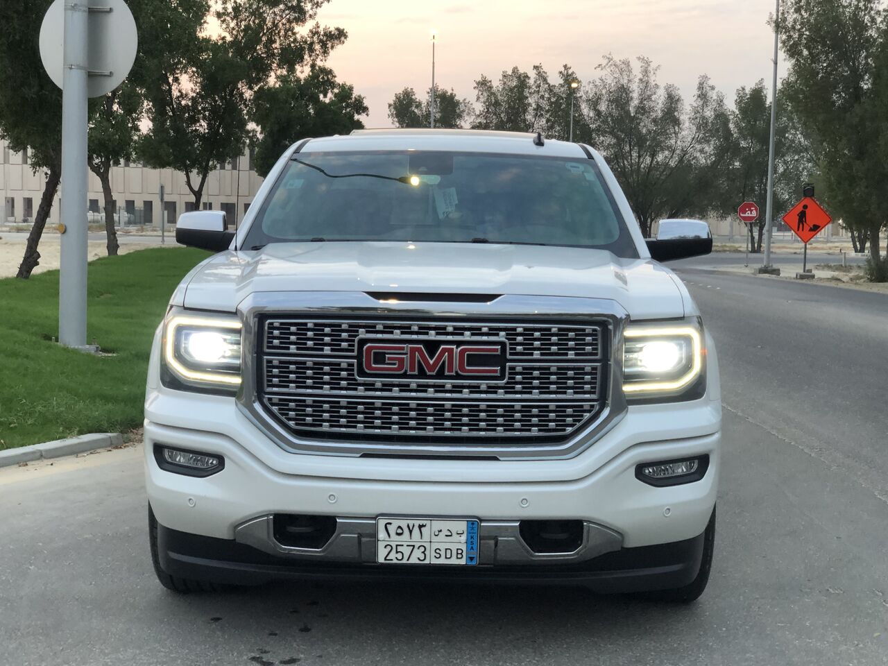Jubail, Vehicles, Cars & Trucks , SAR 127000,  GMC Sierra 2018 Denali Full Agency Body,  2018,  170000 KM,  Jubail Down Town Carshowroom