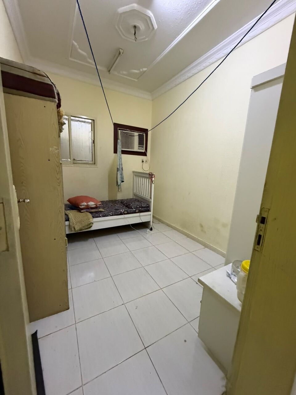 Khobar, Apts/Flats Wanted, SAR 850/month,  Furnished,  2 BR,  One Room Available Need Person For Rent Room Good Condition With Kitchen One Bathroom