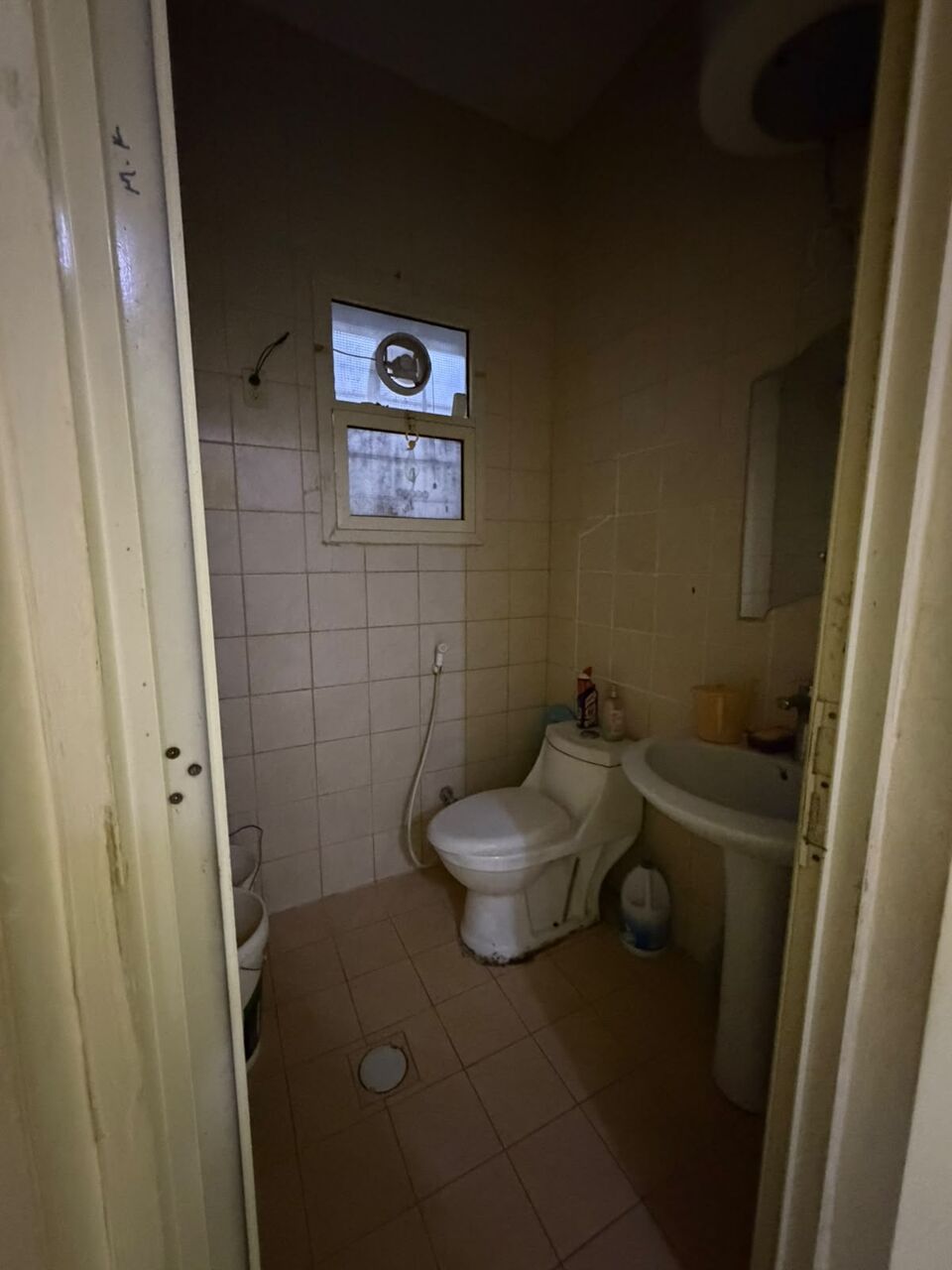 Khobar, Apts/Flats Wanted, SAR 850/month,  Furnished,  2 BR,  One Room Available Need Person For Rent Room Good Condition With Kitchen One Bathroom