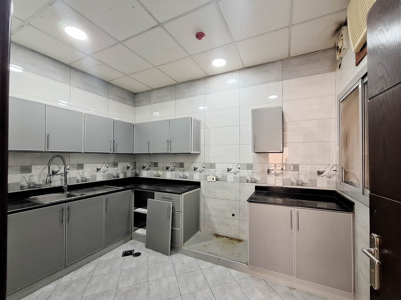 Jidhafs, Apartments, Flats, Houses & Villas, BHD 230/month,  2 BR,  An Apartment For Rent In The Al Musalla Area Near  Al Rumaihi Petrol Station Including EWA