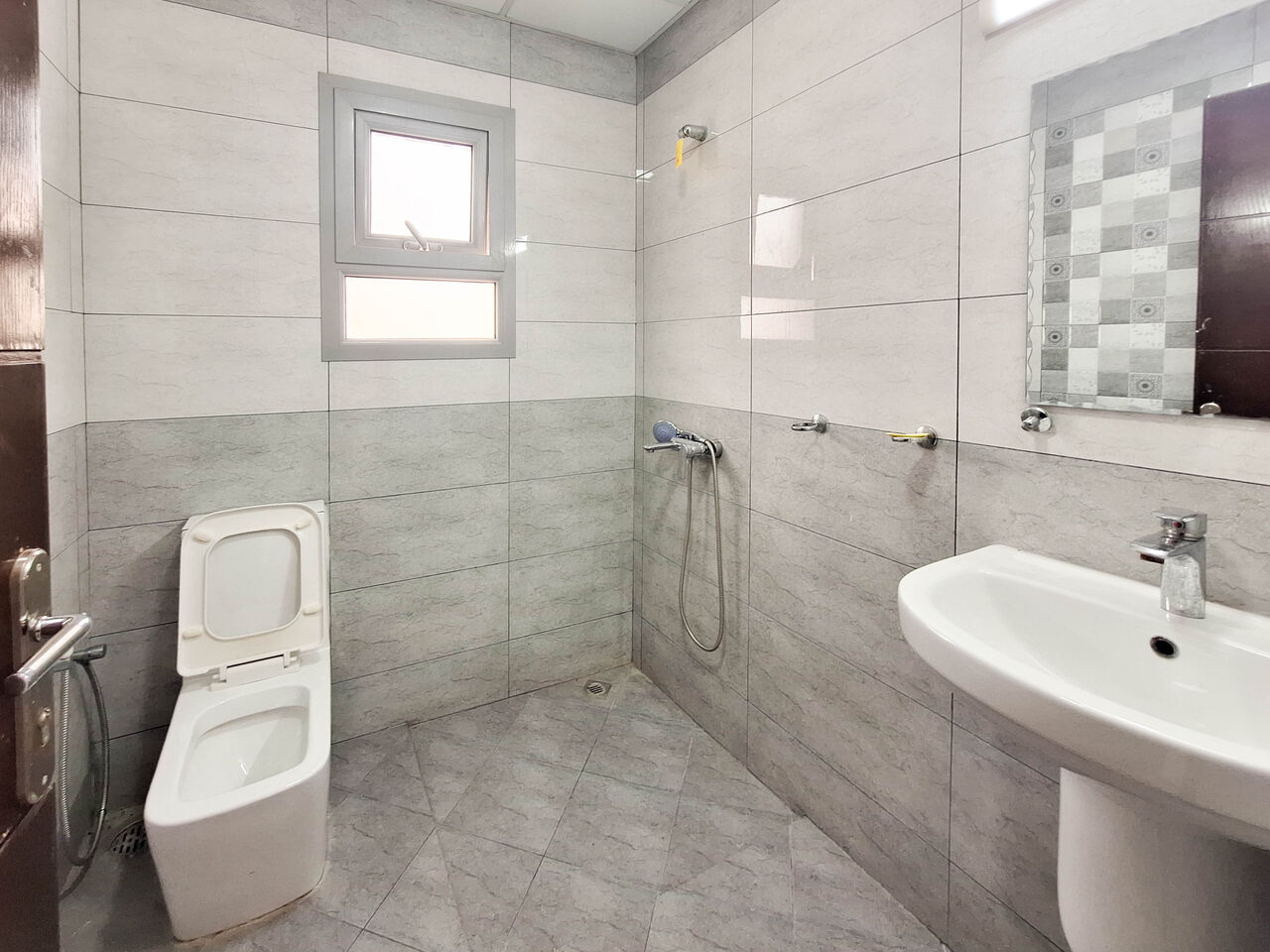 Jidhafs, Apartments, Flats, Houses & Villas, BHD 230/month,  2 BR,  An Apartment For Rent In The Al Musalla Area Near  Al Rumaihi Petrol Station Including EWA