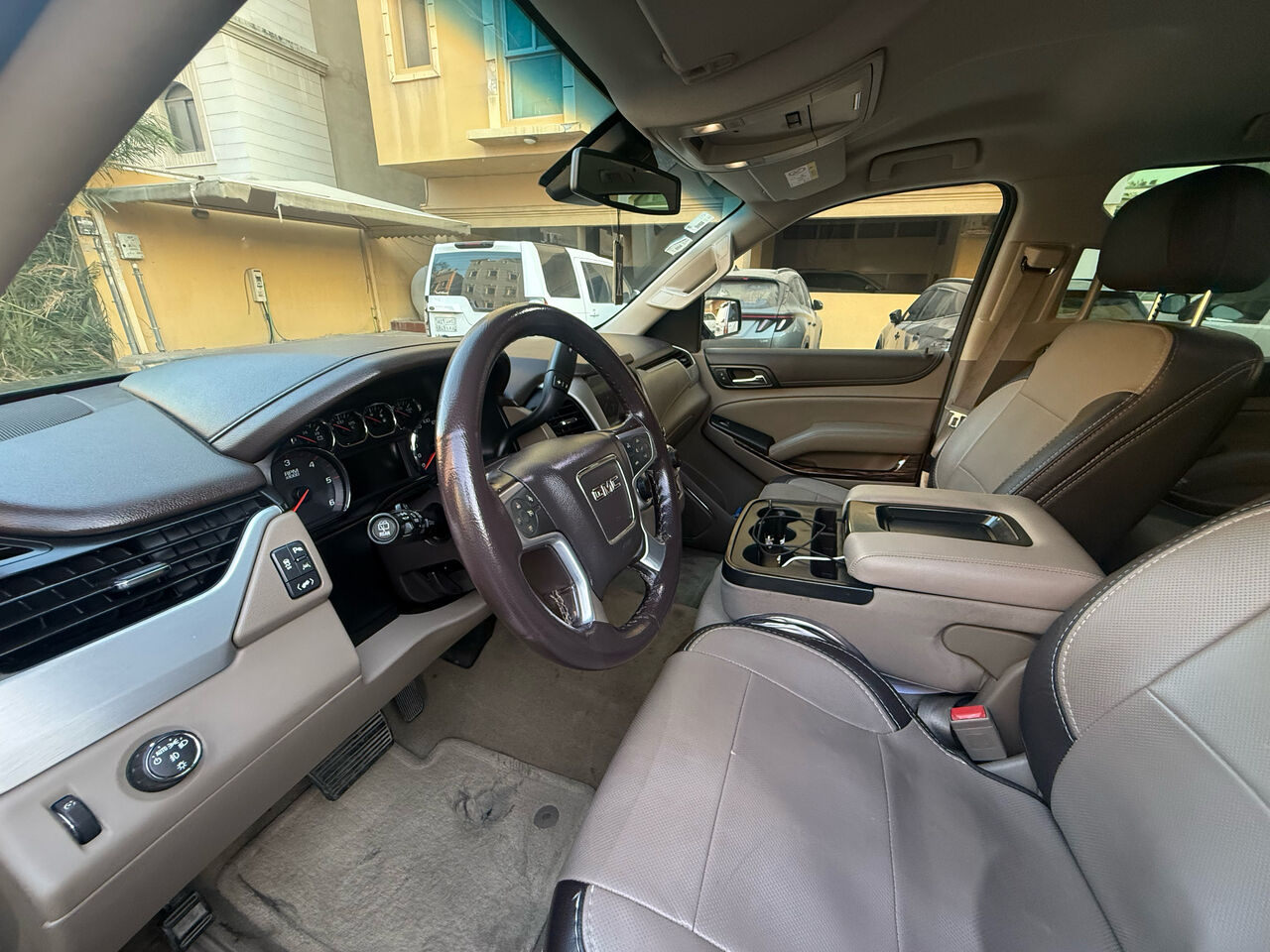 Khobar, Vehicles, Cars & Trucks , SAR 98000,  Gmc Yukon,  2017,  Automatic,  218000 KM,    For Sale