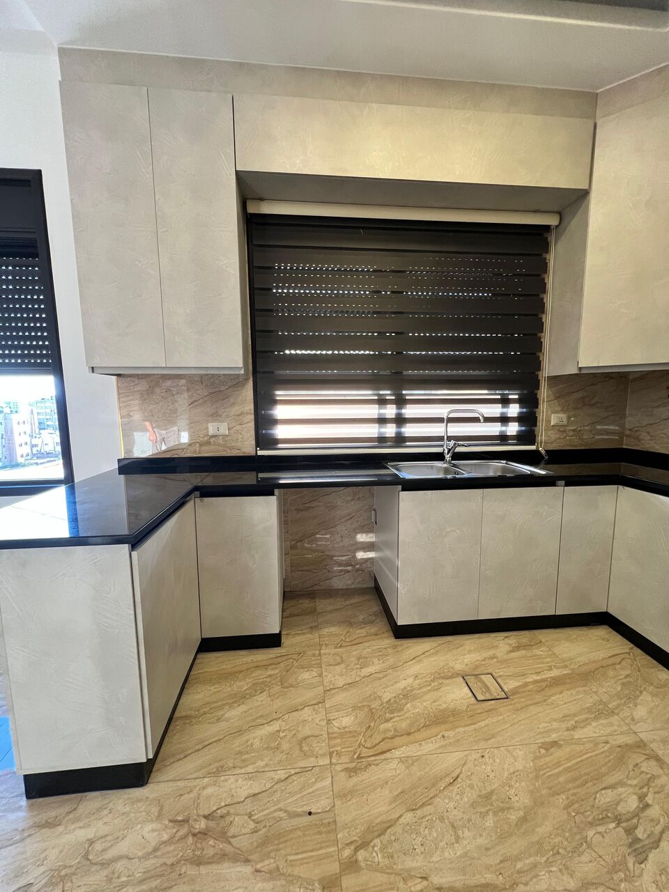 Amman, Housing Exchanges, JOD 650/month,  3 BR,  150 Sq. Meter,  Apartment For Rent In Alrabyeh