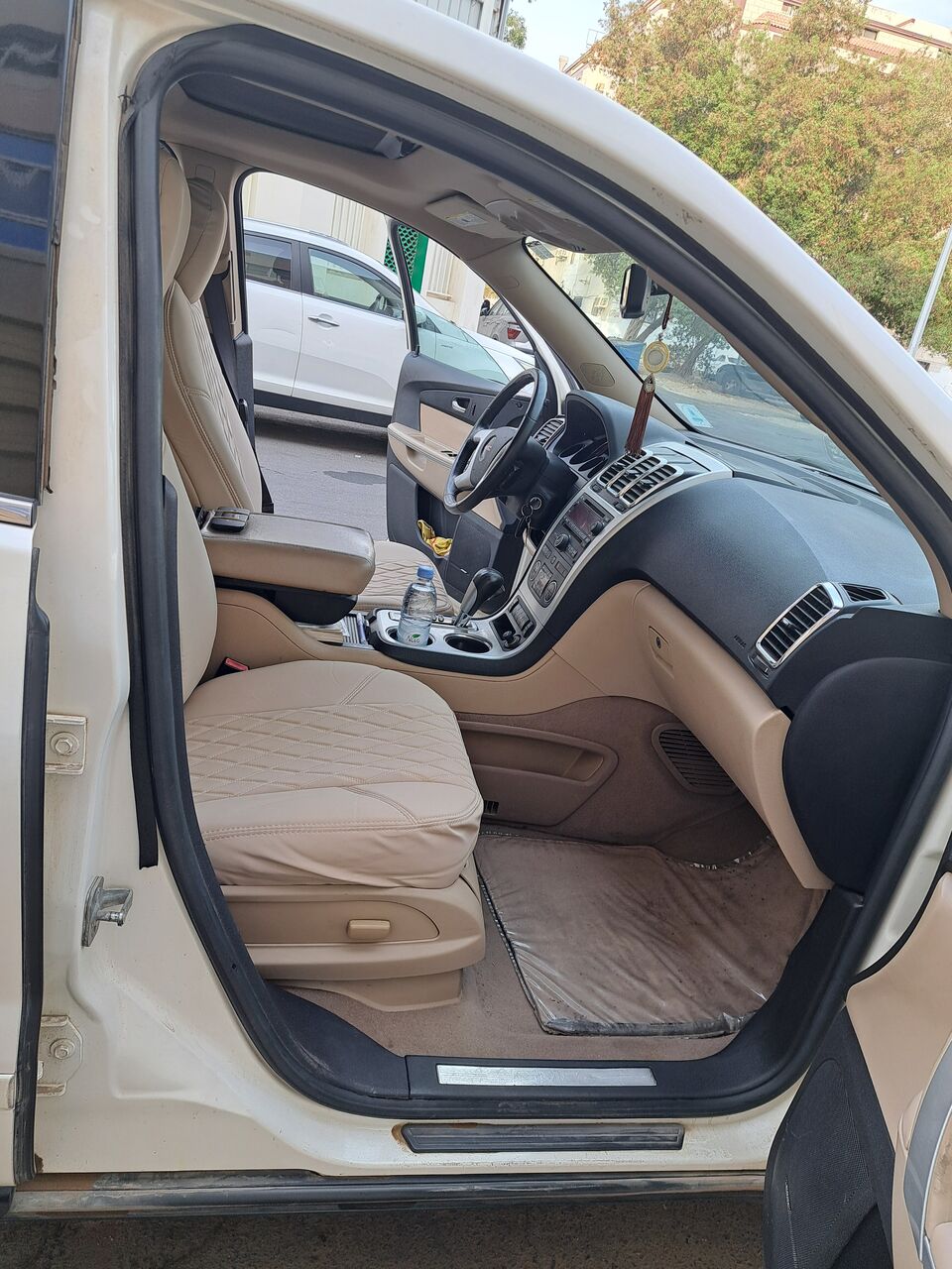 Bani Malik, Vehicles, Cars & Trucks , SAR 15000,  GMC Acadia 2011,  2011,  Automatic,  279000 KM,  Full Option All Wheel Drive  Transmission With Cruise Control SUV