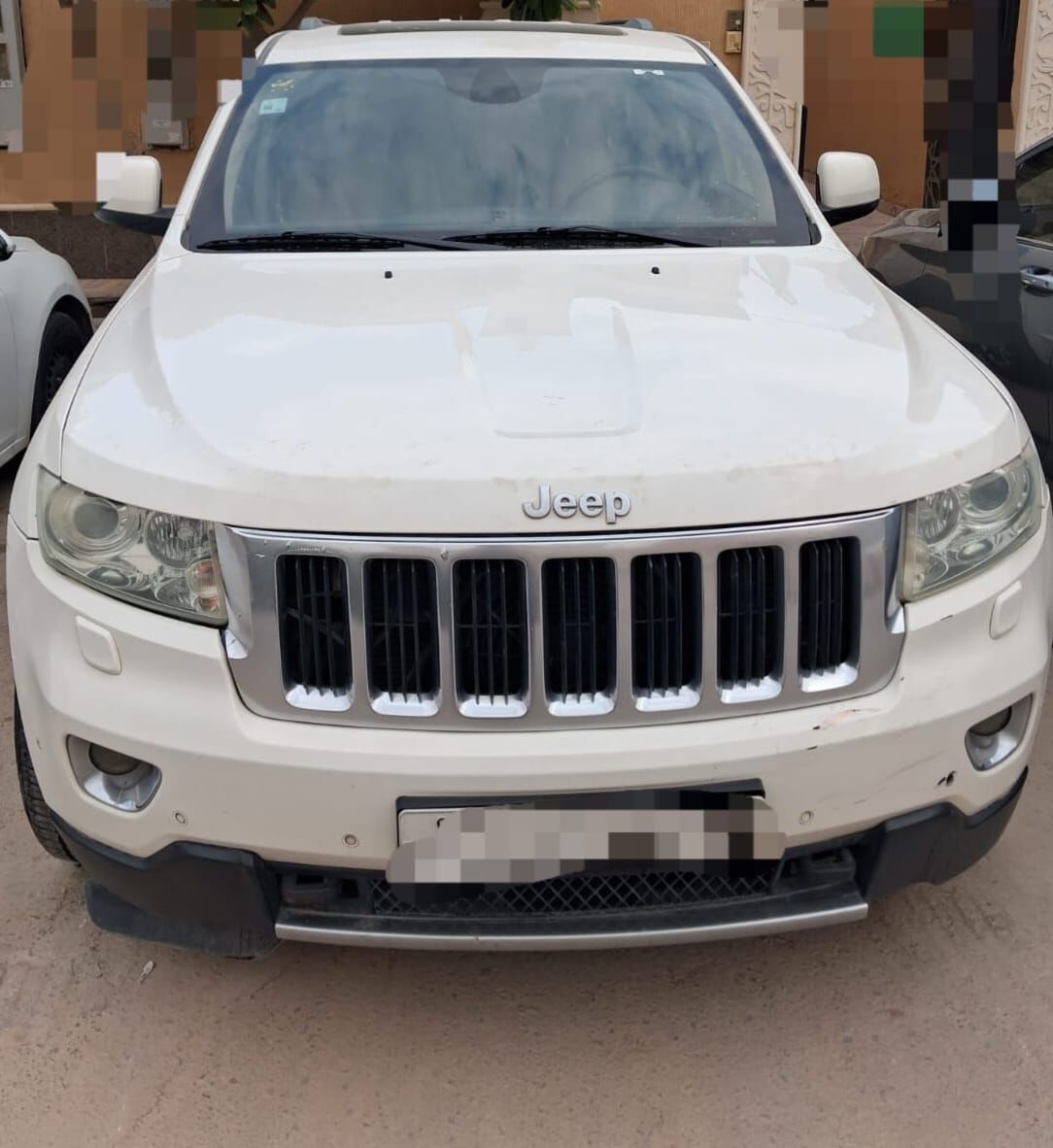 Riyadh, Vehicles, Cars & Trucks , SAR 15,  Jeep Grand Cherokee,  2011,  Automatic,  200000000 KM,  FOR SALE] Jeep Cherokee - Non-Running / For Parts Or Project Car - Selling As-Is