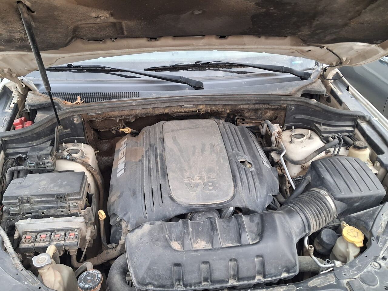 Riyadh, Vehicles, Cars & Trucks , SAR 15,  Jeep Grand Cherokee,  2011,  Automatic,  200000000 KM,  FOR SALE] Jeep Cherokee - Non-Running / For Parts Or Project Car - Selling As-Is