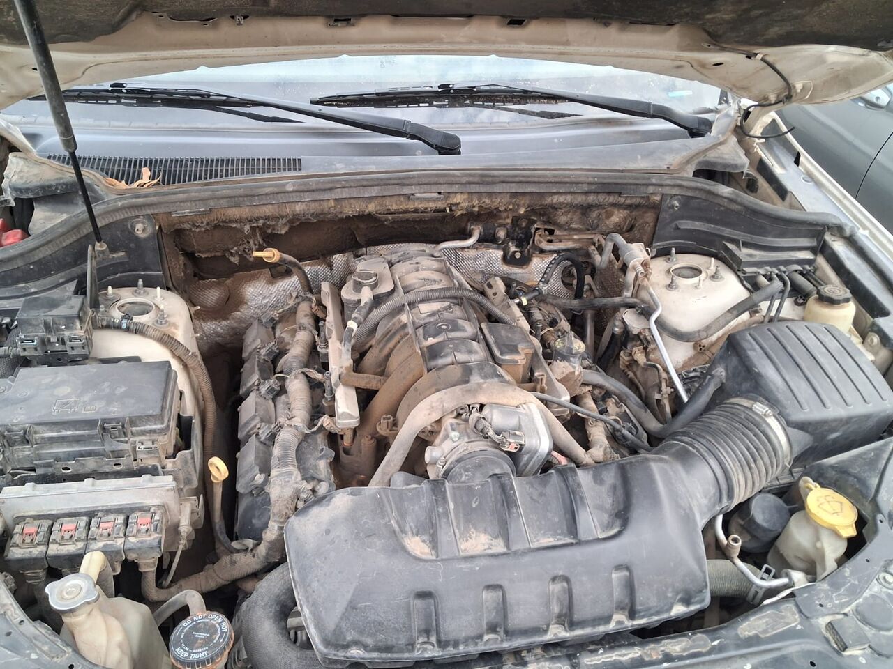 Riyadh, Vehicles, Cars & Trucks , SAR 15,  Jeep Grand Cherokee,  2011,  Automatic,  200000000 KM,  FOR SALE] Jeep Cherokee - Non-Running / For Parts Or Project Car - Selling As-Is