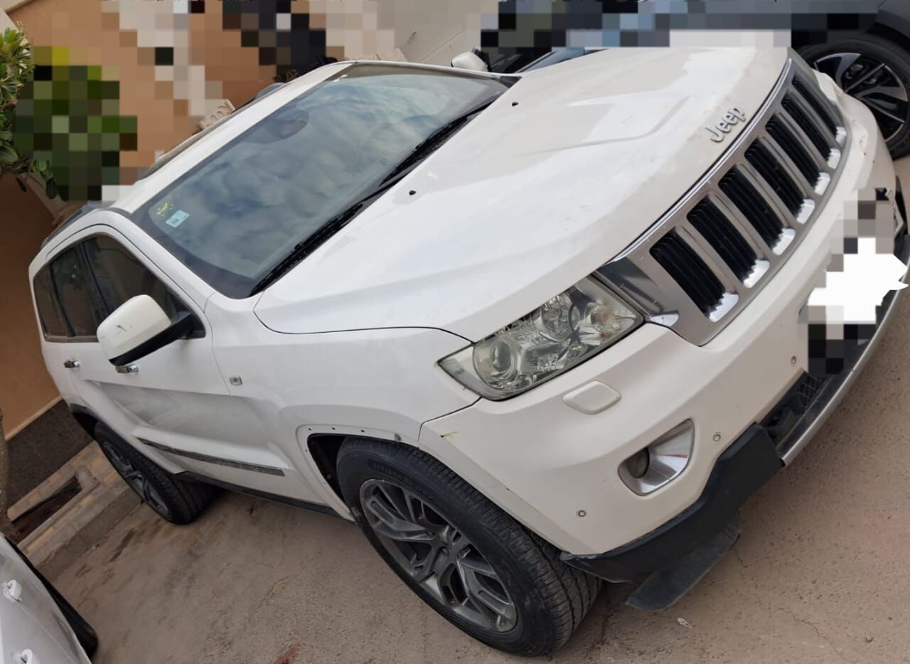 Riyadh, Vehicles, Cars & Trucks , SAR 15,  Jeep Grand Cherokee,  2011,  Automatic,  200000000 KM,  FOR SALE] Jeep Cherokee - Non-Running / For Parts Or Project Car - Selling As-Is
