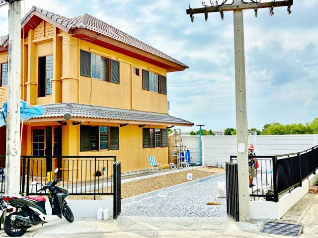 Bangkok, Villas, THB 23999,  40 Sq. Feet,  Twin House, 2 Floors, 3 Bedrooms, 2 Bathrooms, Near Thai Somboon Market. Rangsit-Khlong