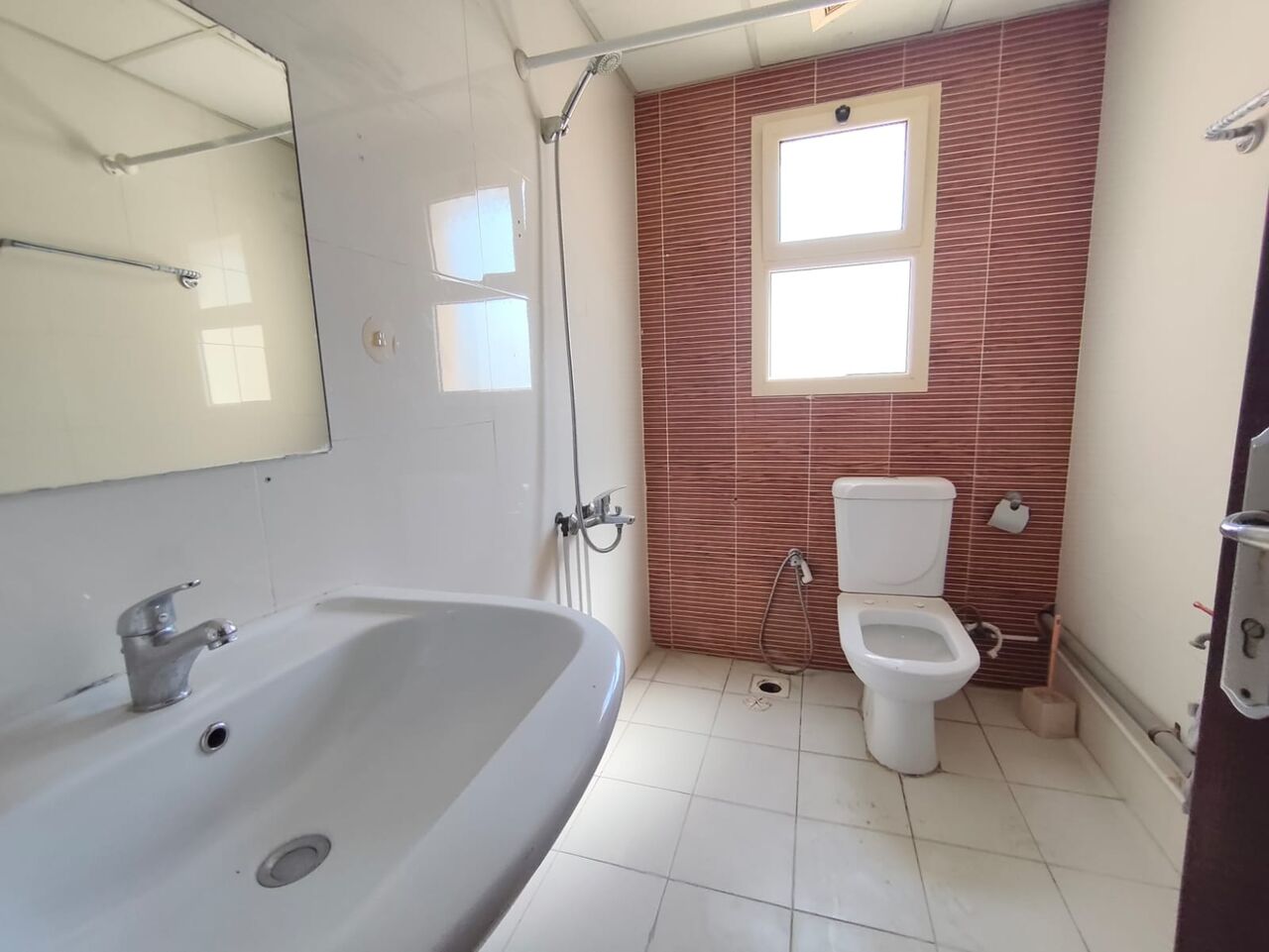 Sitra, Apartments, Flats, Houses & Villas, BHD 160/year,  1 BR,  Sitra:- 1Bhk Flat On Rent With Unlimited Ewa & Central Ac..