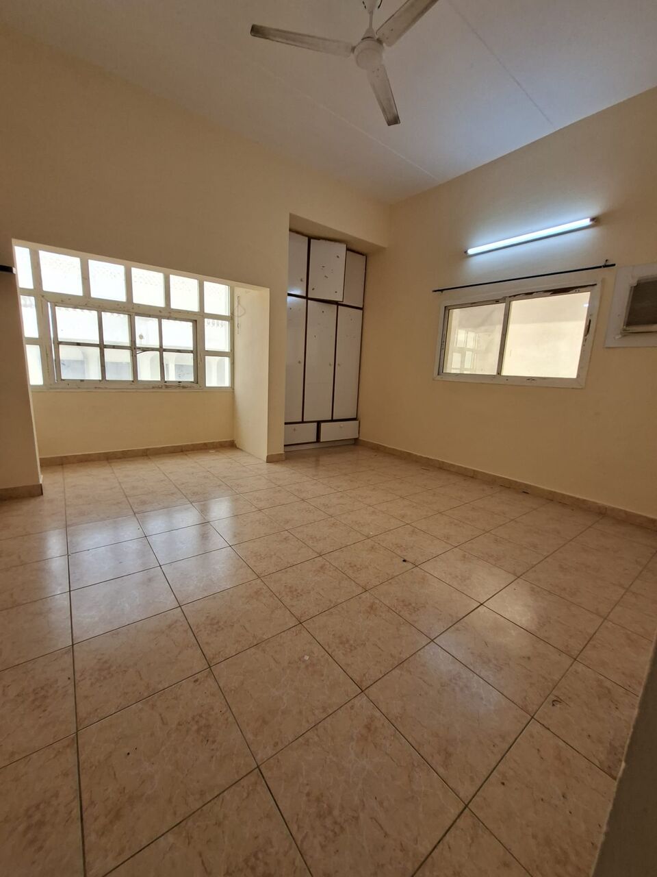 Hoora, Apartments, Flats, Houses & Villas, BHD 170/month,  1 BR,  Semi Furnished Specious 1 Bedroom Flat For Rent In Hoora ( Including Electricity)