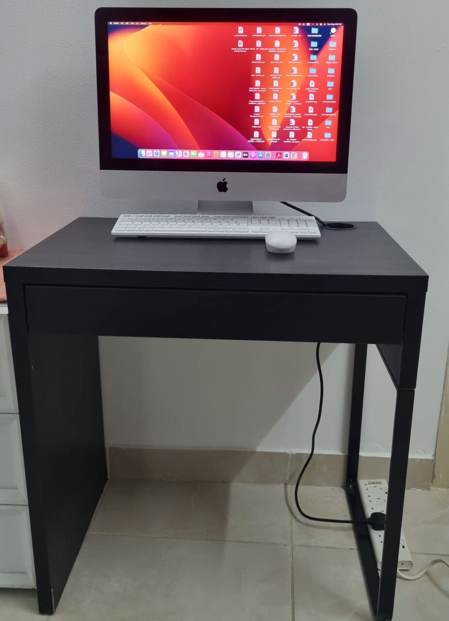 Manama, Computers, BHD 135,  For Sale:  Apple IMac 21.5" 4K Retina Display With Computer Table &ndash; Excellent Condition &ndash;