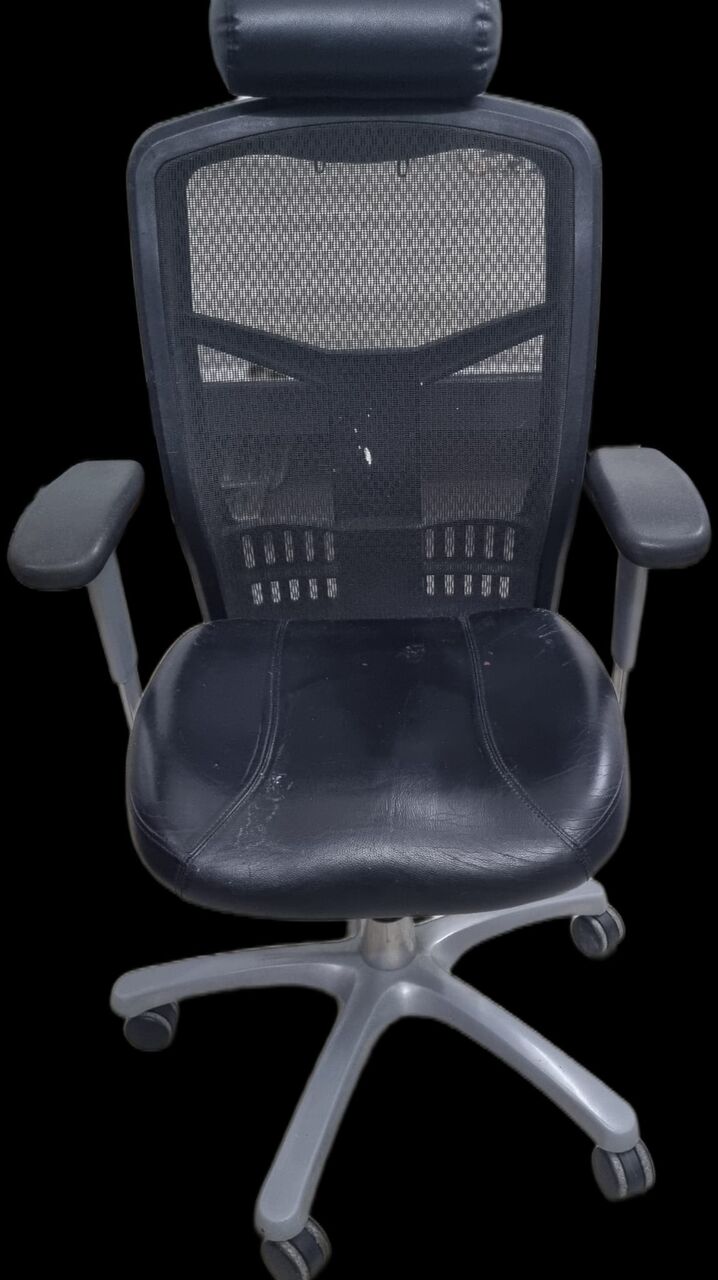 Manama, Furniture, BHD 35,  Full Option Executive Office Rolling Chair In Good Used Condition.