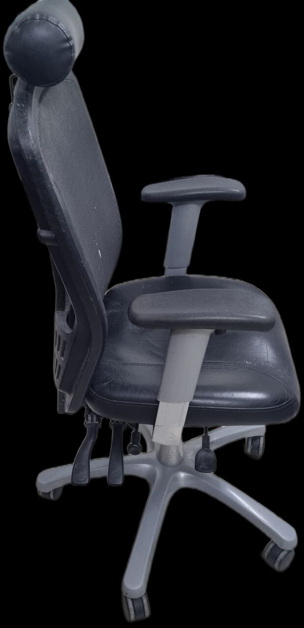 Manama, Furniture, BHD 35,  Full Option Executive Office Rolling Chair In Good Used Condition.