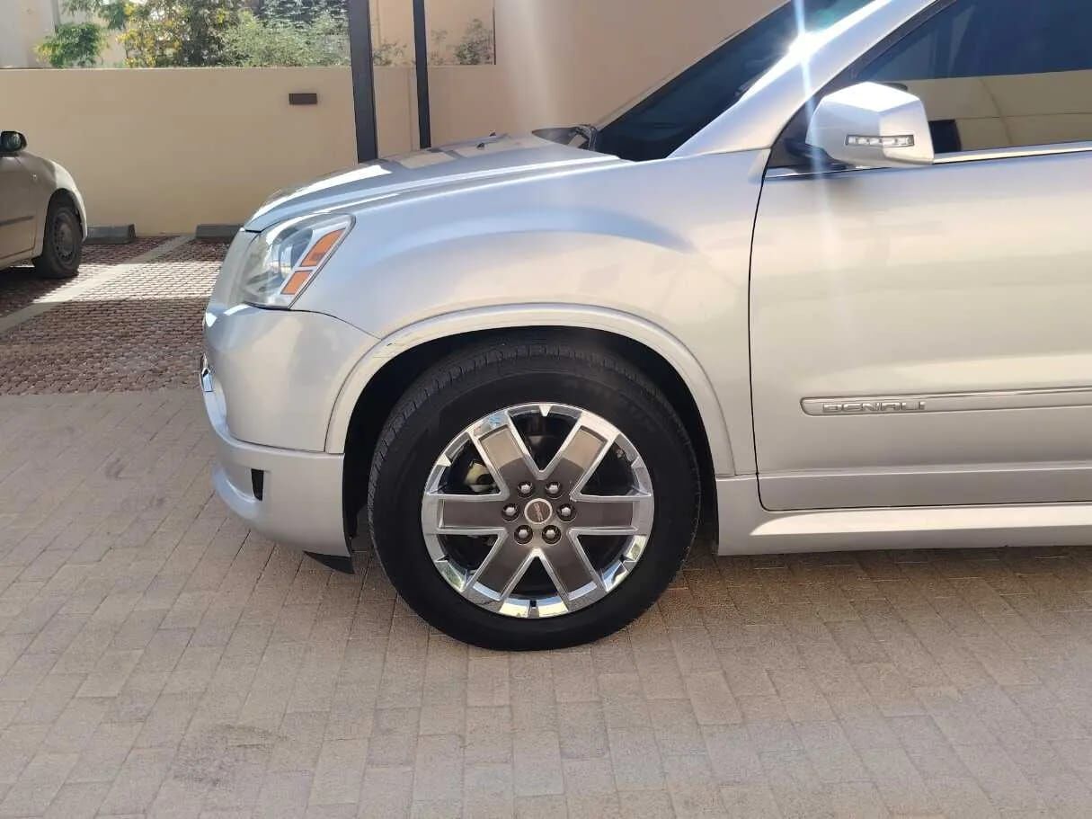 Riyadh, Vehicles, Cars & Trucks , SAR 27000,  GMC Acadia Denali,  2012,  Automatic,  310000 KM,  Full Option  For Sale