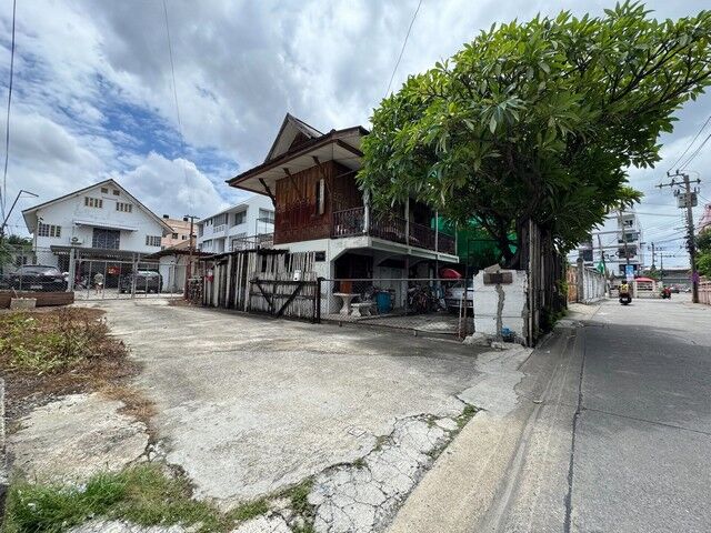 Bangkok, Real Estate For Sale, THB 48000000,  6 BR,  421 Sq. Feet,  Urgent Sale Of Land 421 Sq M With Buildings, Soi Lat Phrao 80, Near MRT Lat Phrao 71,