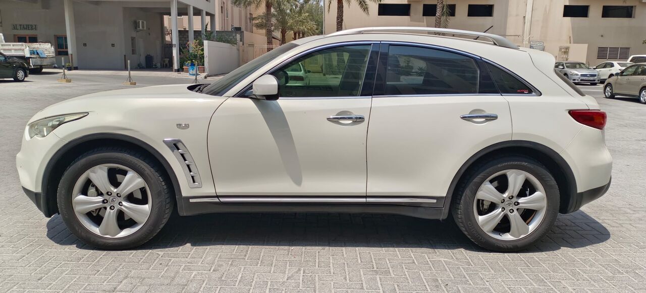 Manama, Vehicles, Cars & Trucks , BHD 2650,  Infinity FX35,  2011,  Automatic,  231500 KM,  Full Option, 0 Accidents History, Clean Car !  Urgent Sale !!