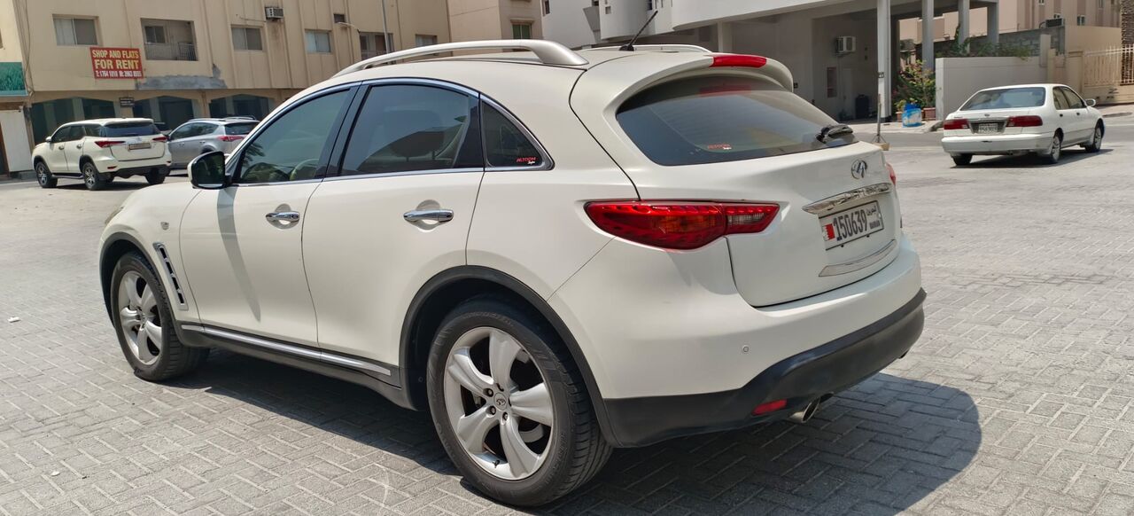 Manama, Vehicles, Cars & Trucks , BHD 2650,  Infinity FX35,  2011,  Automatic,  231500 KM,  Full Option, 0 Accidents History, Clean Car !  Urgent Sale !!