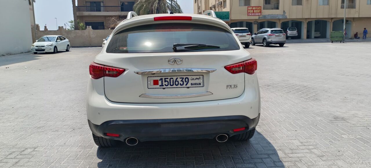 Manama, Vehicles, Cars & Trucks , BHD 2650,  Infinity FX35,  2011,  Automatic,  231500 KM,  Full Option, 0 Accidents History, Clean Car !  Urgent Sale !!