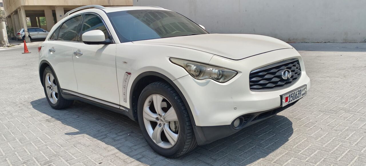 Manama, Vehicles, Cars & Trucks , BHD 2650,  Infinity FX35,  2011,  Automatic,  231500 KM,  Full Option, 0 Accidents History, Clean Car !  Urgent Sale !!