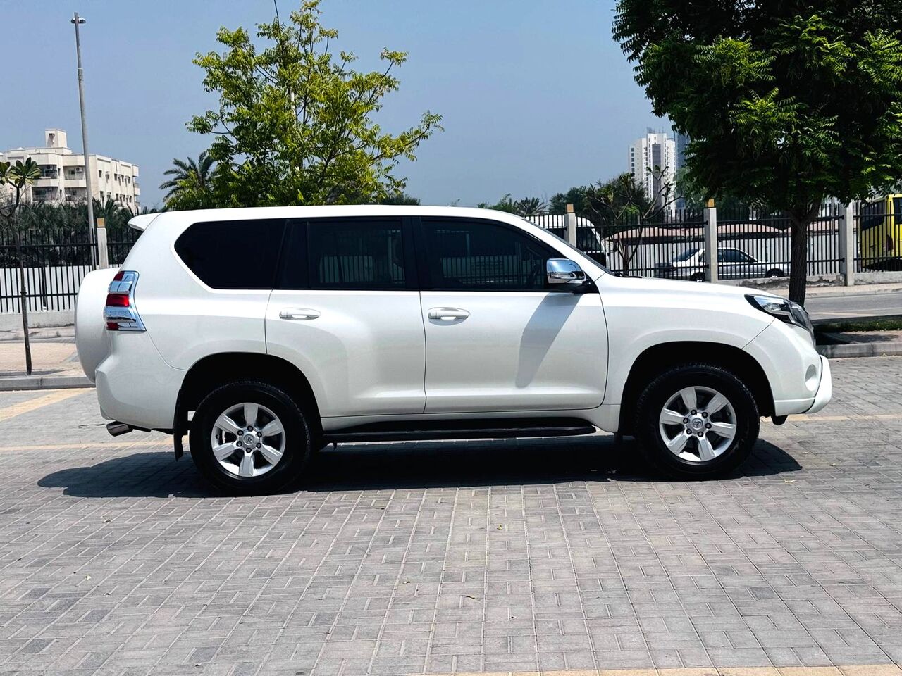Muharraq, Vehicles, Cars & Trucks , BHD 7100,  TOYOTA PRADO,  2015,  Automatic,  171000 KM,  V4