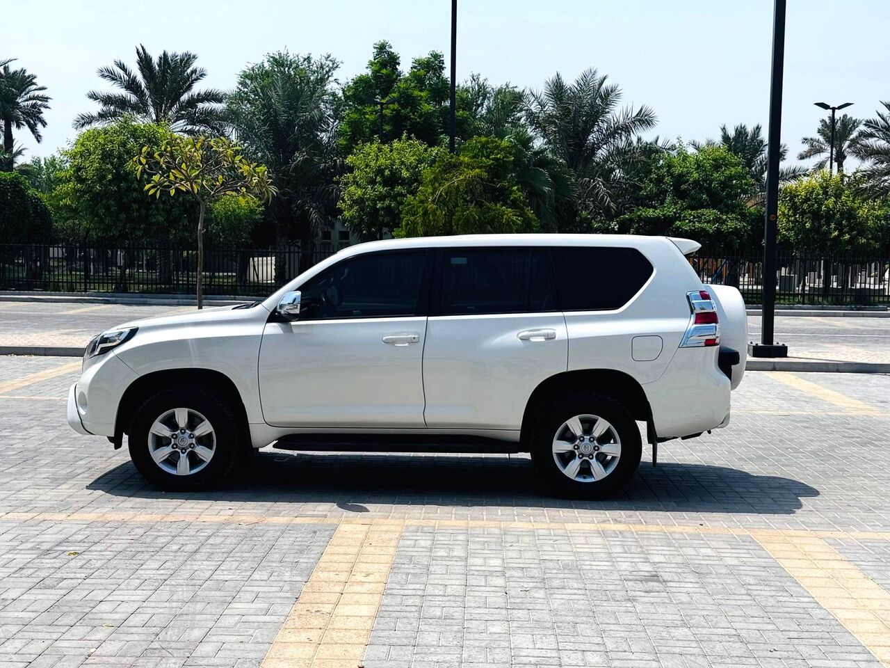 Muharraq, Vehicles, Cars & Trucks , BHD 7100,  TOYOTA PRADO,  2015,  Automatic,  171000 KM,  V4