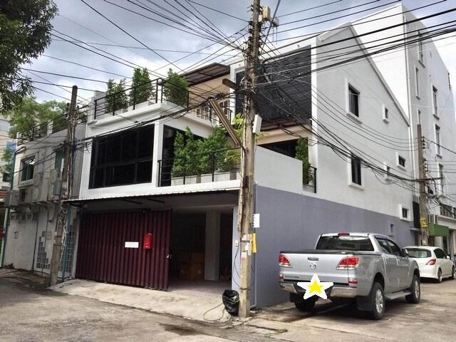 Bangkok, Villas, THB 90000,  31 Sq. Feet,  Townhouse For Rent, 3 Floors, 350 Sq M, Soi Sukhumvit 63, Watthana District, Near BTS