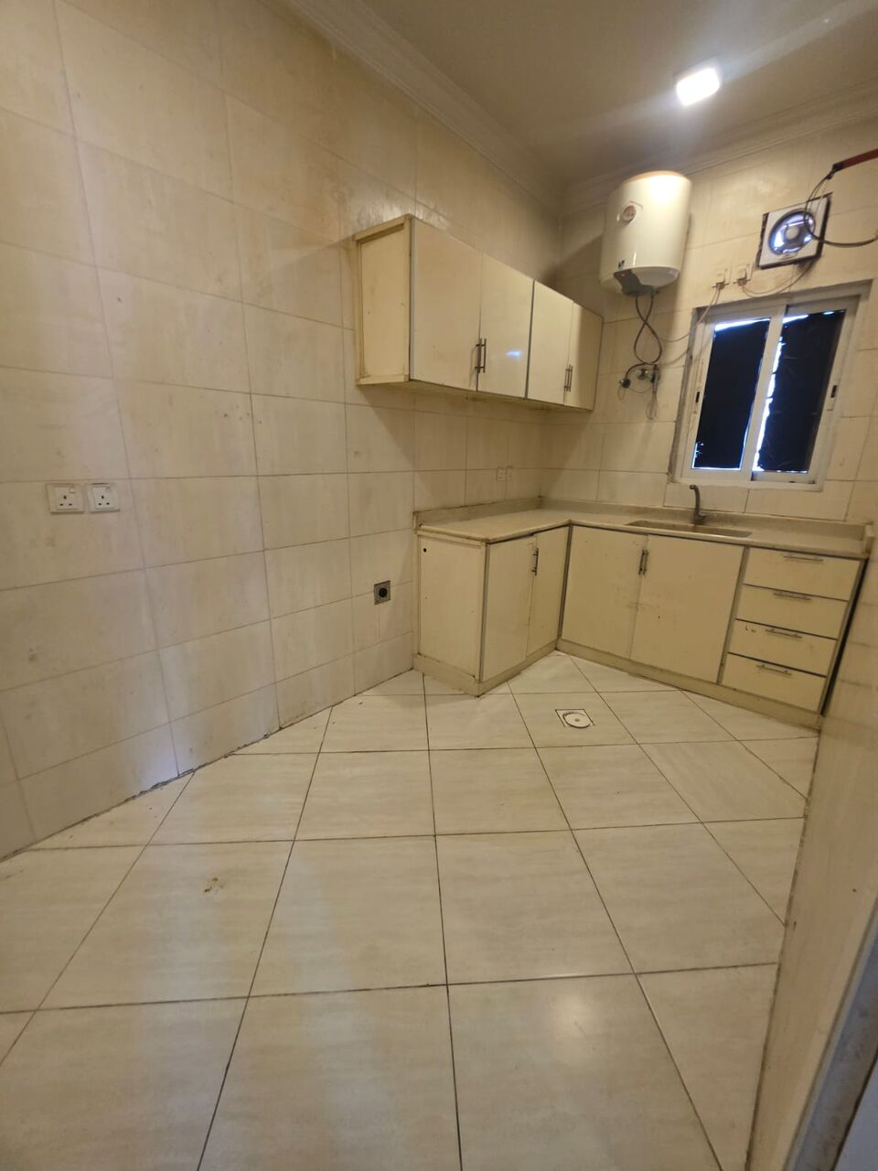 Thuqbah, Apartments, Flats, Houses & Villas, SAR 15600/year,  2 BR,  Consists Of:- 2 Bedrooms, A Living Room , 1 Bathrooms, And A Kitchen,  Second Floor, Exter