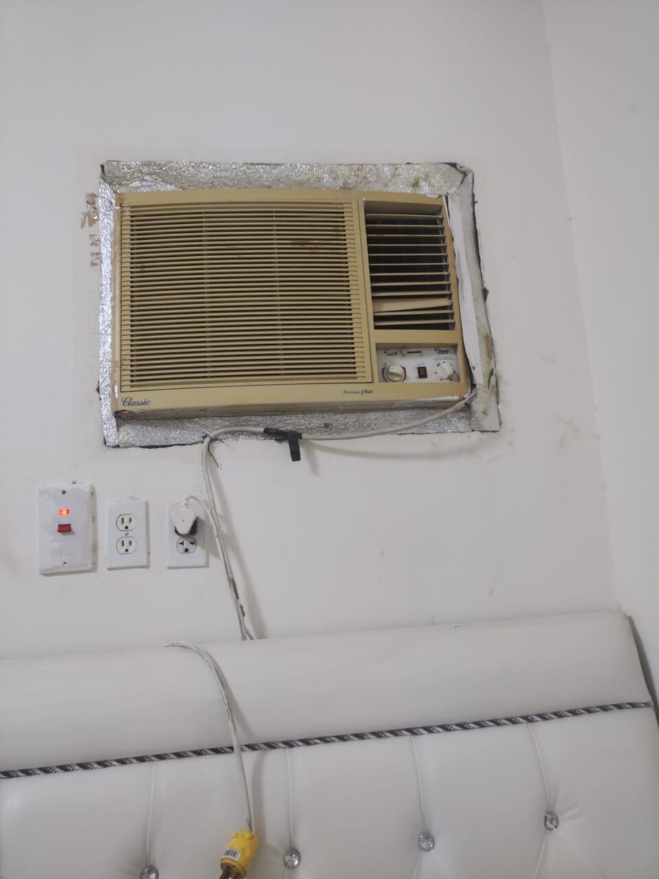 Al Khobar Al Shamalia, Household Items, SAR 800,  Household Items AC And Fridge For Urgent Sale Price Is Negotiable