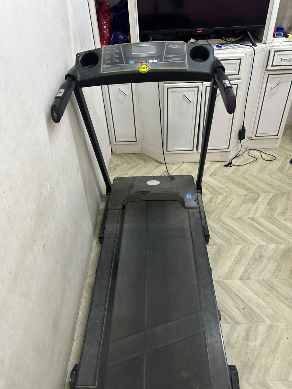 Riyadh, Household Items, SAR 450,  King Size  Bed, Dressing Table, Wooden Storage, Sofa, Treadmill