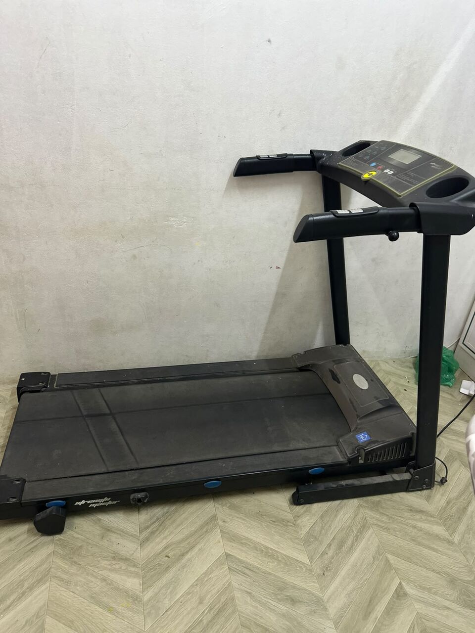 Riyadh, Household Items, SAR 450,  King Size  Bed, Dressing Table, Wooden Storage, Sofa, Treadmill