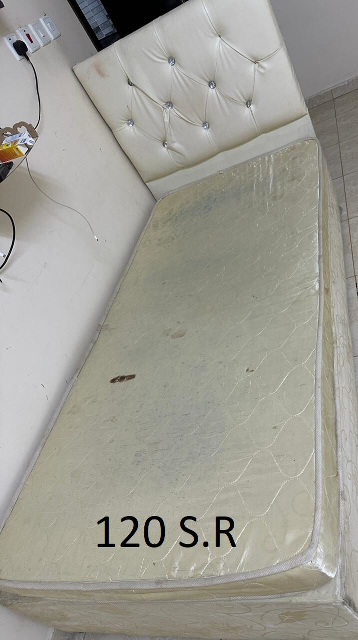 Yanbu, Household Items, SAR 300,  DOUBLE BED WITH SIDE TABLE & SINGLE BED WITH MATRESS FOR SALE