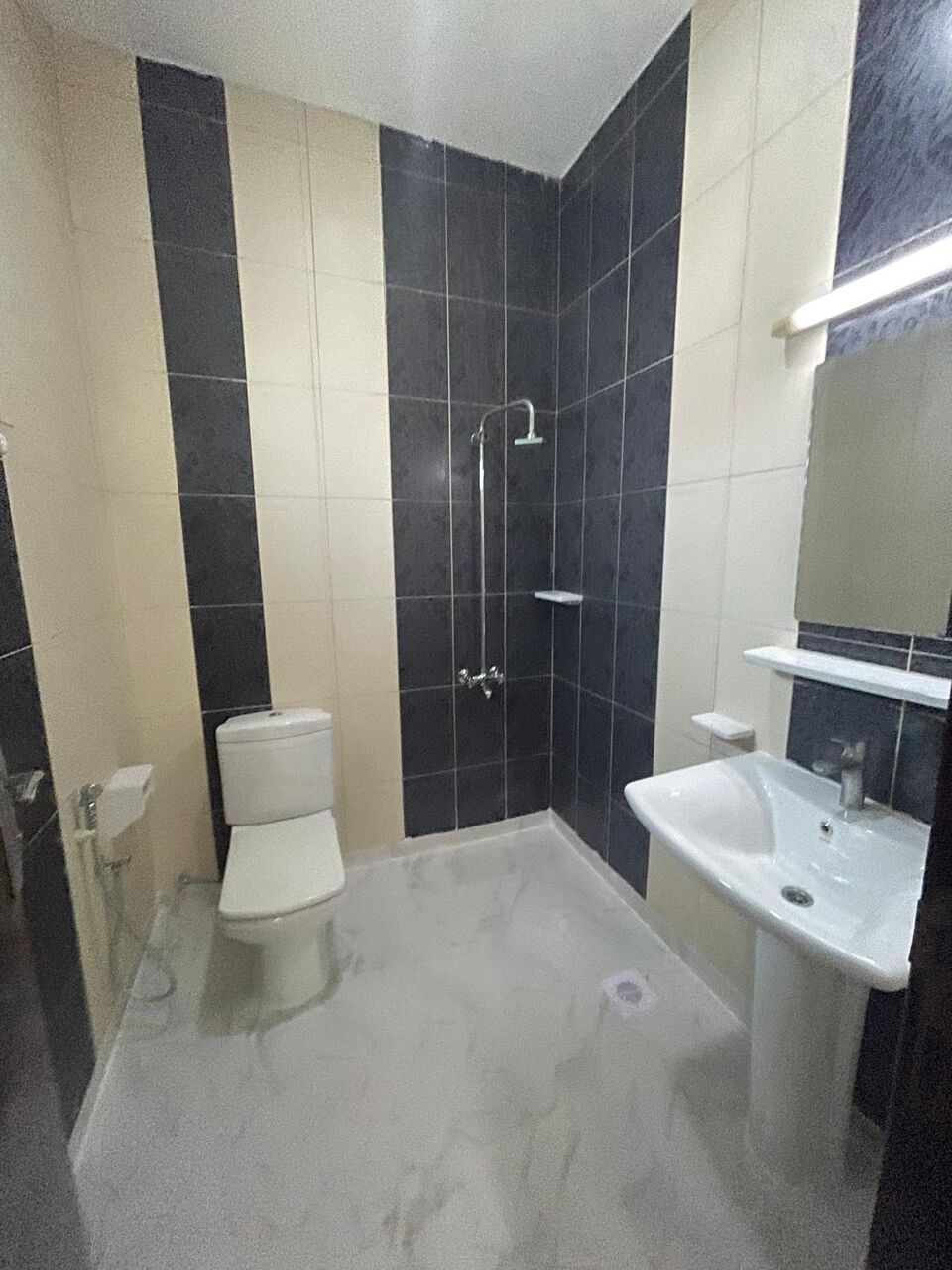 Busaiteen, Apartments, Flats, Houses & Villas, BHD 250/month,  2 BR,  2 Bedroom Flat With Ewa Unlimited In Busaiteen