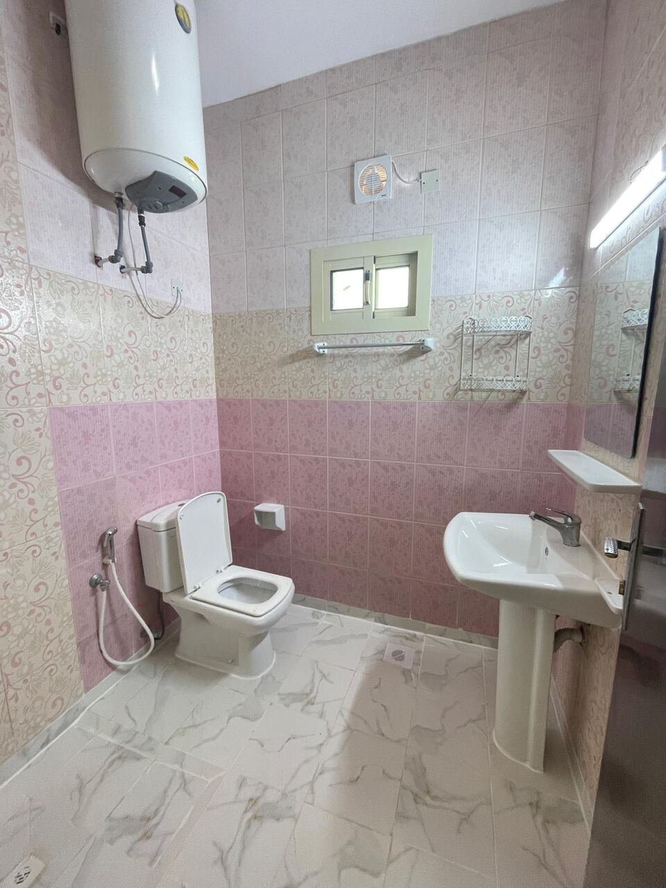 Busaiteen, Apartments, Flats, Houses & Villas, BHD 250/month,  2 BR,  2 Bedroom Flat With Ewa Unlimited In Busaiteen