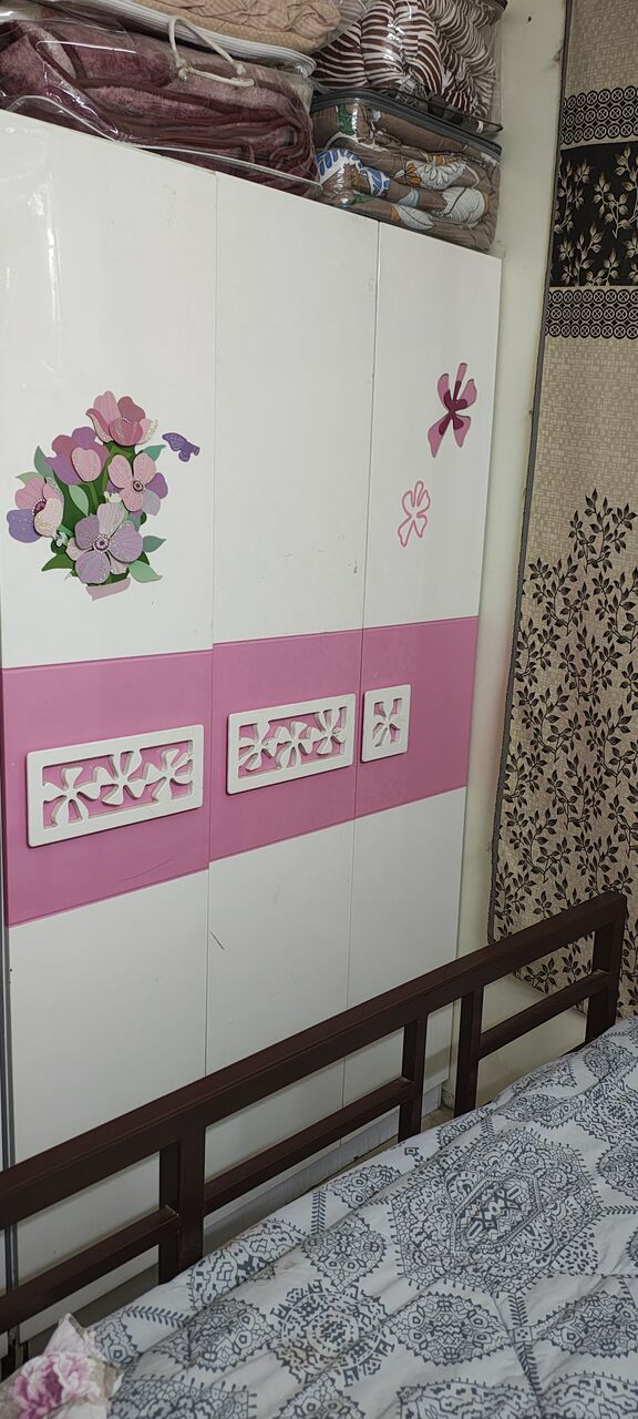 Al Sharafiyah, Household Items, SAR 900,  BED  AND CUPBOARD