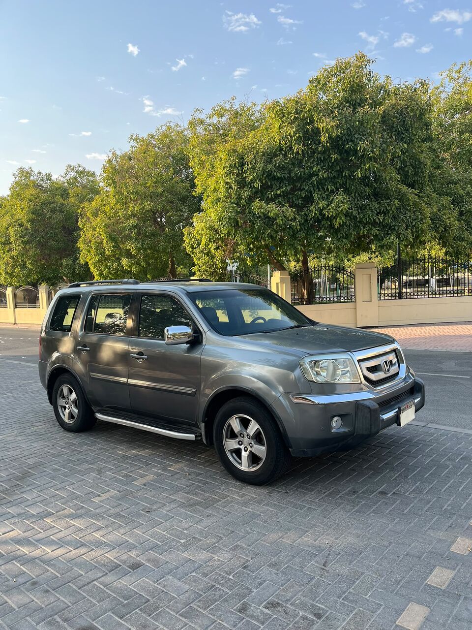Manama, Vehicles, Cars & Trucks , BHD 2200,  Honda Pilot,  2009,  Automatic,  150000 KM,  Urgent Sale   Full Option With Sunroof Price 2200bd Nego