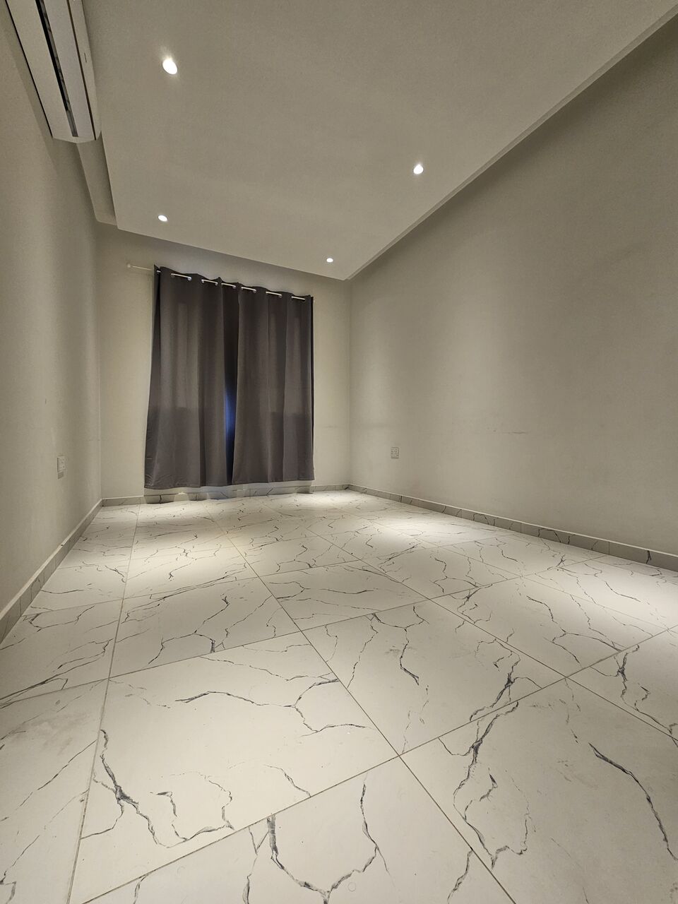 Salmaniya, Apartments, Flats, Houses & Villas, NEW SPACIOUS 2BHK FLAT, SEMI Furnished, With EWA &PARKING. PRICE. 240 BD Only @SALMANIYA.