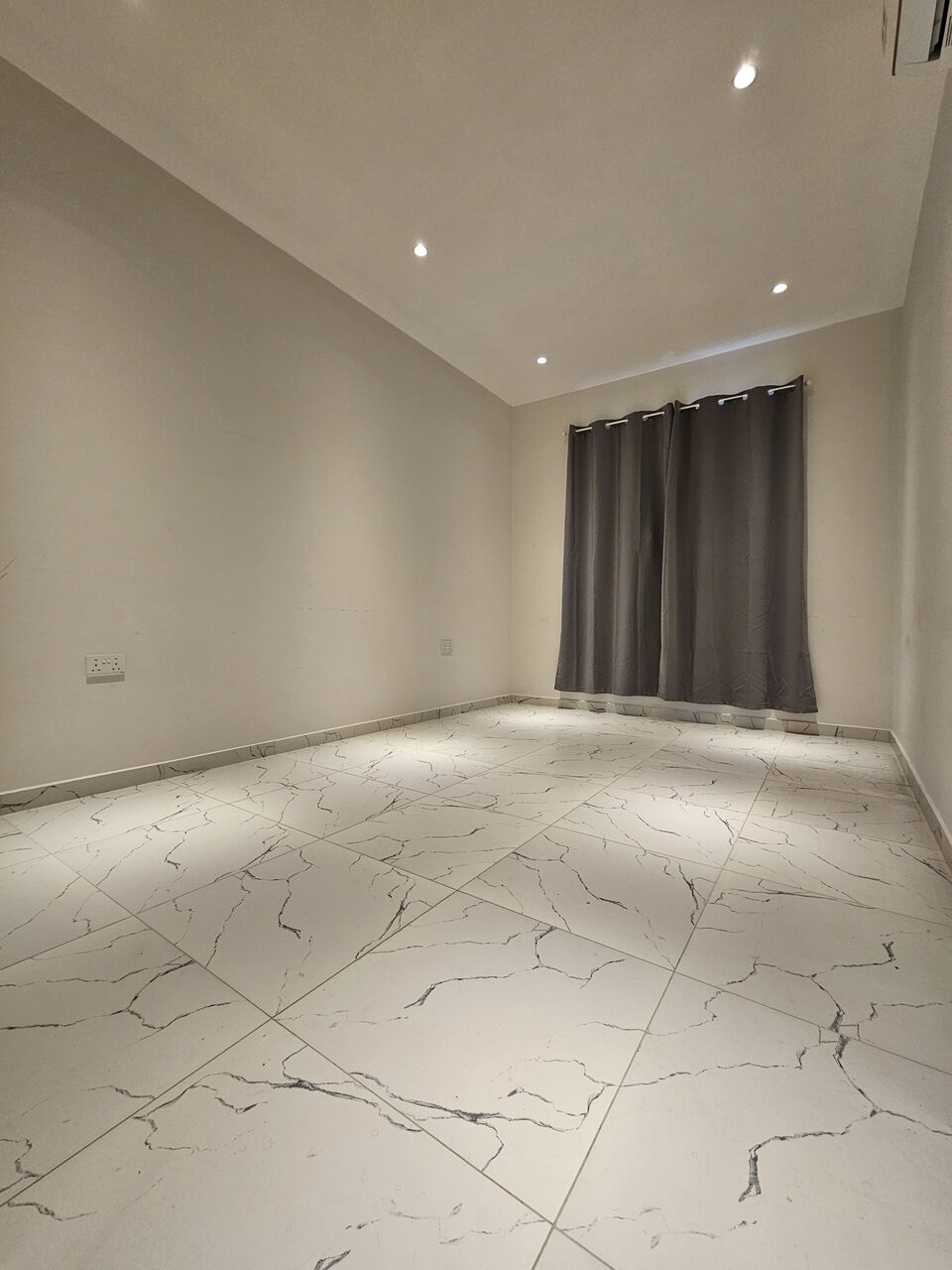 Salmaniya, Apartments, Flats, Houses & Villas, NEW SPACIOUS 2BHK FLAT, SEMI Furnished, With EWA &PARKING. PRICE. 240 BD Only @SALMANIYA.