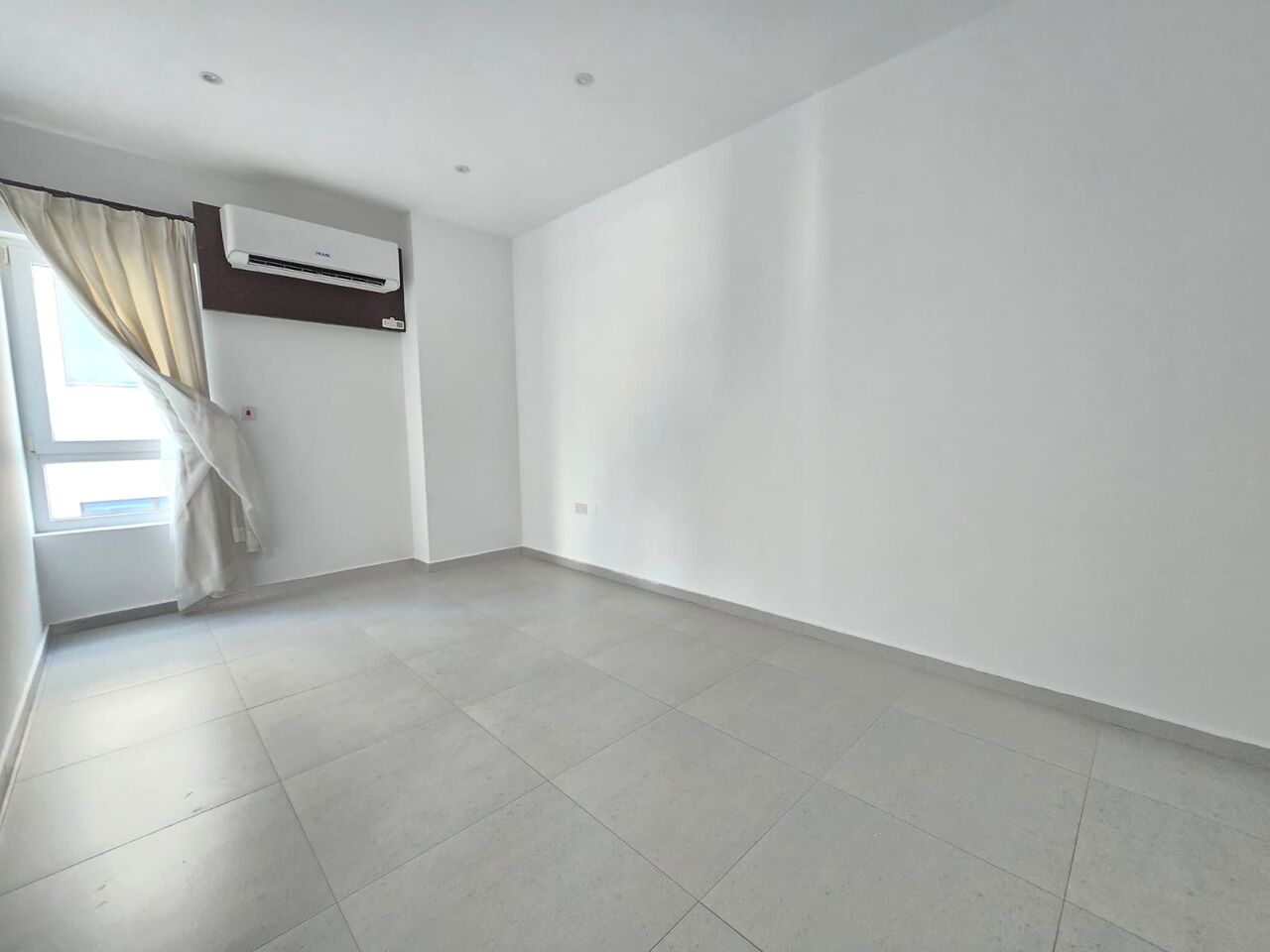Sanabis, Apartments, Flats, Houses & Villas, BHD 250/month,  2 BR,  Semi-Furnished Apartment For Rent In Sanabis