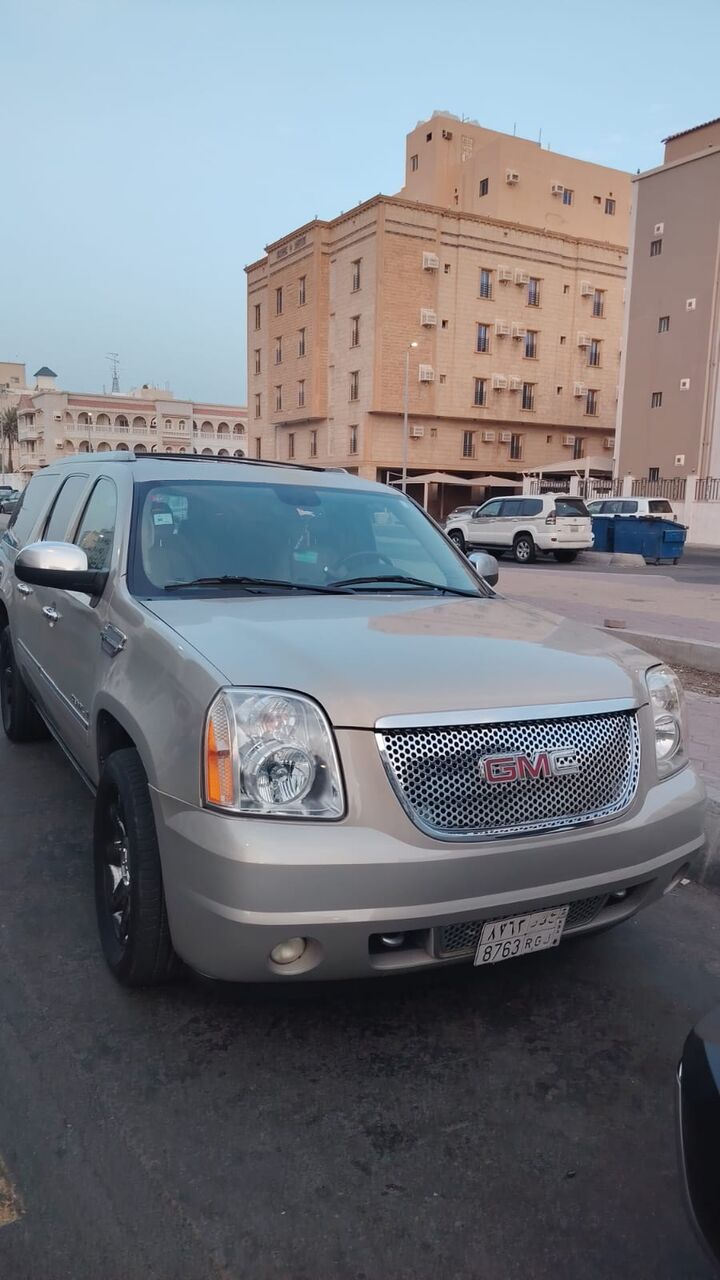 Jeddah, Vehicles, Cars & Trucks , SAR 32000,  GMC Yukon Denali,  2009,  Automatic,  215000 KM,  Offering