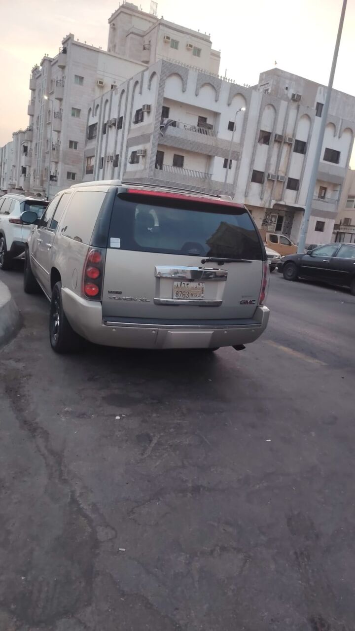 Jeddah, Vehicles, Cars & Trucks , SAR 32000,  GMC Yukon Denali,  2009,  Automatic,  215000 KM,  Offering