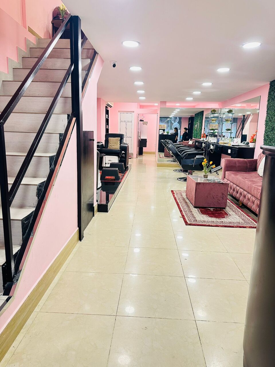 Riffa, Jobs, Running Ladies Salon For Management