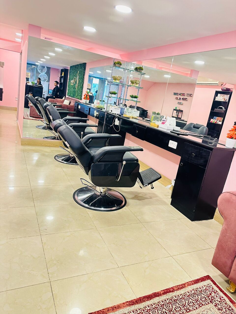 Riffa, Jobs, Running Ladies Salon For Management